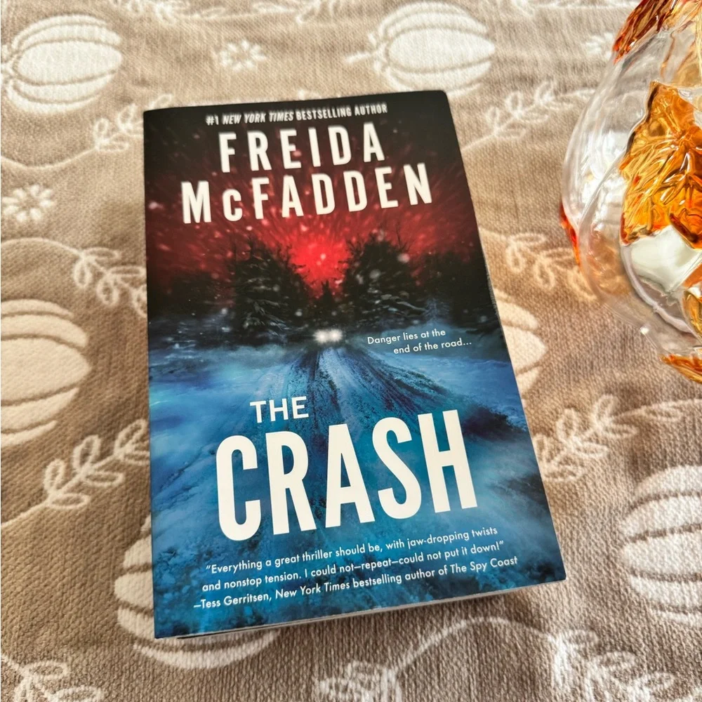 Freida McFadden Book Set - The Crash & The Coworker - Picture 2 of 3